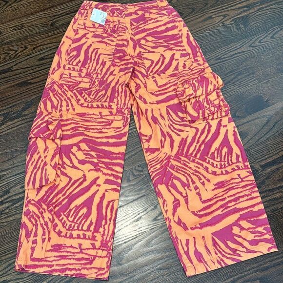 **NWT** Forever 21 Cargo Wide Leg Pant - Picture 3 of 8